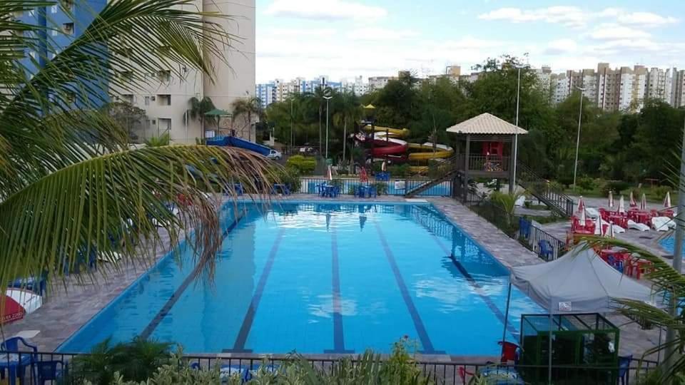 Golden Dolphin 3Pessoas com piscinas termais mais toalhas e roupas de cama lençóis travesseiros fronhas limpeza do check in impostos e taxas já incluso Caldas Novas Esterno foto